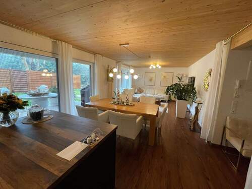 Offener Ess-Wohnbereich mit... - 