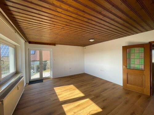 Wohnen - Natur pur! Schöne 2-Zimmer-Balkon-Wohnung mit Einbauküche & Garagenstellplatz in Sollenberg