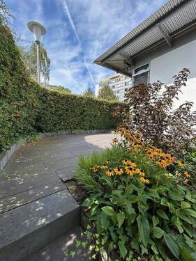 Vorplatz Erdgeschoss - 4 Zimmer Doppelhaushälfte zum Kaufen in Bonn