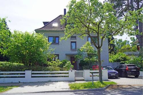 Vorderansicht - Großzügiges Dreifamilien-Stadthaus mit vielen Möglichkeiten, auch ideal als Mehrgenerationenhaus