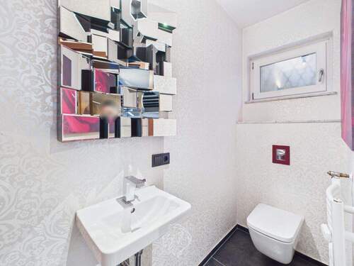 Kleines WC mit Dusche Perspektivenwechsel - 