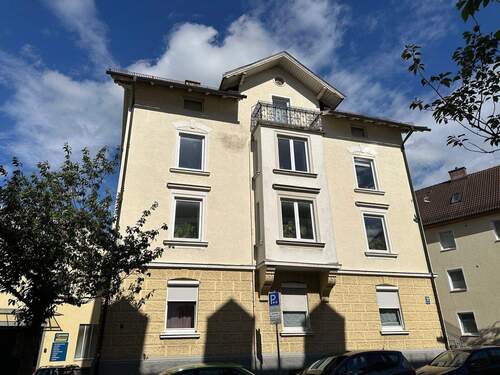 Wohnhaus - Frisch renovierte 4 Zimmer DG-Wohnung in Kempten zu vermieten