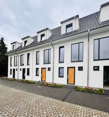 ein wahrlich ganz NEUES zuhause.jpg - 5 Zimmer Reihenmittelhaus in Bad Segeberg