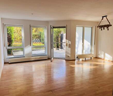 Wohn-/Esszimmer - 3 Zimmer Etagenwohnung zum Kaufen in Winnenden