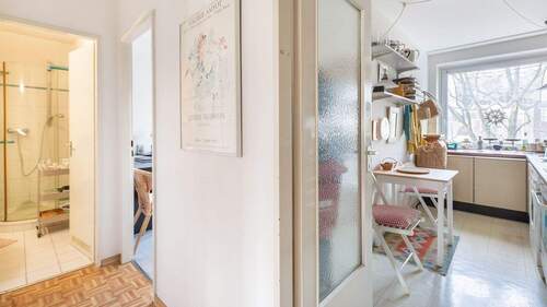 Flur - 2 Zimmer Etagenwohnung zum Kaufen in Hamburg