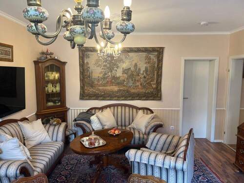 PHOTO-2026-03-15-16-22-35 2.jpg - Parksiedlung Bad Homburg - stilvoll renovierte 4 Zimmer Wohnung mit Blick in den Park!