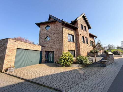 3 Eingangsbereich - 6 Zimmer Einfamilienhaus in Geilenkirchen / Müllendorf