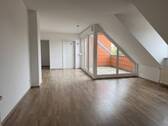 großes helles Wohnzimmer - 4 Zimmer Etagenwohnung zum Kaufen in Borna