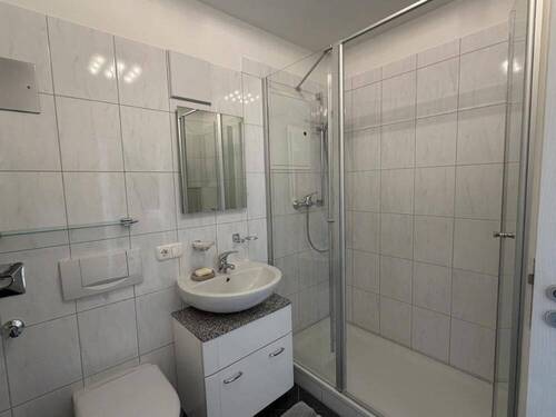 Bad mit Dusche - Etagenwohnung mit 92,00 m&sup2; in Borna zum Kaufen