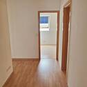 Flur mit Laminat - 