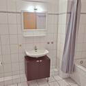 Bad mit hellen Fliesen - 