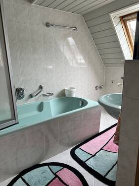 Tageslichtbad mit Wanne DG - 