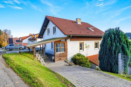 Hausansicht von Westen - 9 Zimmer Mehrfamilienhaus, Wohnhaus in Grasellenbach / Ober-Scharbach