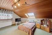 Zimmer im Dachgeschoß - 
