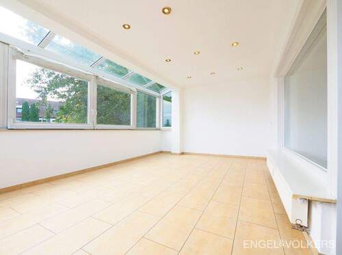 Bild 2 - 9 Zimmer Doppelhaushälfte zum Kaufen in Saarbrücken