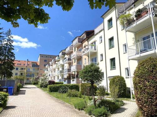 Außenanlage - Ab 1.8.! Schöne 2-Raumwohnung mit Balkon, Tageslichtbad u. Stpl. in Marienthal! Blick ins Erzgebirge!