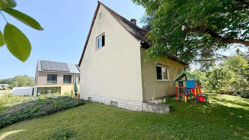 Westansicht Haus - 4 Zimmer Mehrfamilienhaus, Wohnhaus in Nürnberg