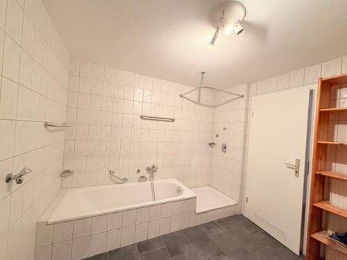 Modernes Badezimmer - Etagenwohnung mit 92,00 m&sup2; in Ettenheim zur Miete