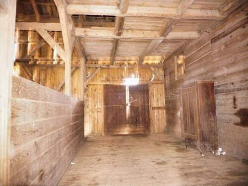 Scheune Innen am Haus - 