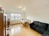 Wohnzimmer - 3 Zimmer Etagenwohnung zum Kaufen in Stuttgart