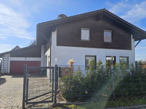 Zufahrt - Modernisiertes, großzügiges Einfamilienhaus bei Simbach am Inn