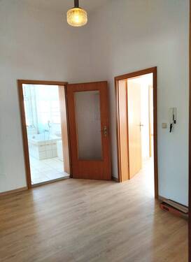 Flur1 - Etagenwohnung mit 96,80 m&sup2; in Gera zur Miete