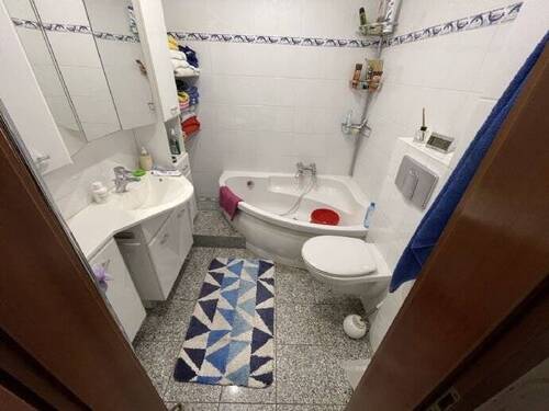 Bad mit Wanne - 