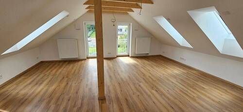 Essen/Wohnbereich - Neu renovierte attraktive 2 Zimmer Dachgeschosswohnung mit Gartenanteil in guter und ruhiger Wohnlage von Amberg