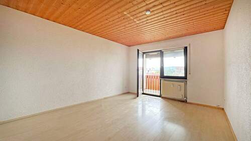 Wohnzimmer - 3 Zimmer Etagenwohnung zum Kaufen in Neumarkt