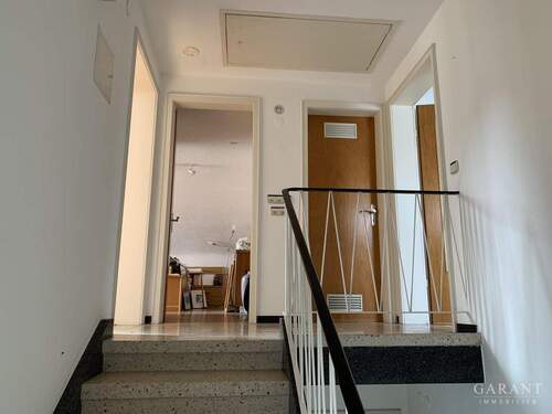 Treppe zur DG-Whg. - 