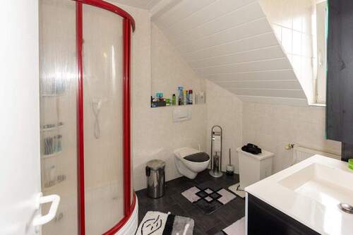 DG: Tageslichtbad mit Dusche - 