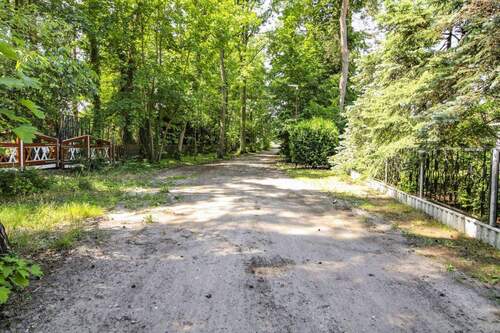 Straße vor dem Grundstück - 