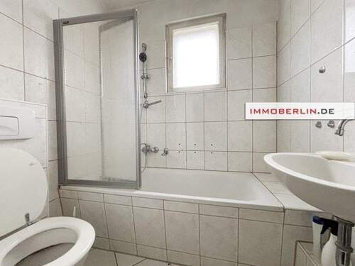 4 Wannenbad EG.jpg - Einfamilienhaus mit 103,00 m&sup2; in Teltow zum Kaufen