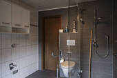 ...mit ebener Dusche - 
