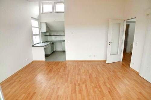 Wohnzimmer 1 - 1 Zimmer Etagenwohnung in Berlin