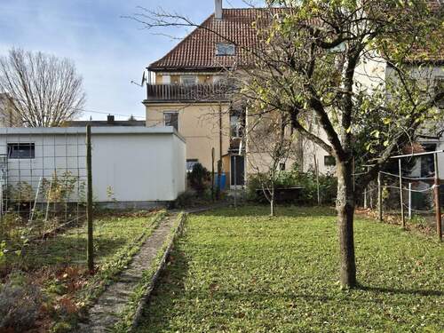 Gartenansicht mit Doppelgarage - 6 Zimmer Doppelhaushälfte zum Kaufen in Bönnigheim