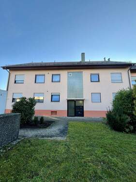 Außenansicht - Gepflegte 3-Zimmer-Hochparterre-Wohnung