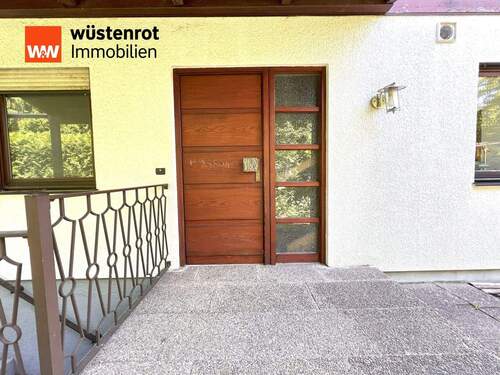 Eingang - 4 Zimmer Einfamilienhaus in Krailling