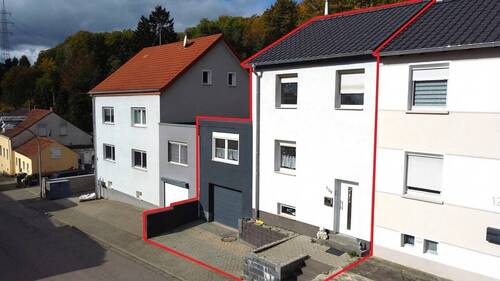 Gebäudefront - Saniertes Reihenmittelhaus in ruhiger Lage von SB-Altenkessel