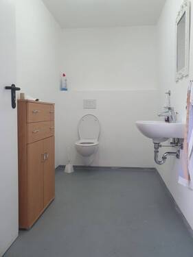 sep. WC im Nebengebäude - 