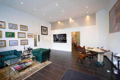 Empfangsbereich im EG (links) - Sanierter Altbau mit Charme in Westend