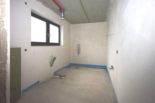 Bad mit Dusche und Wanne - 