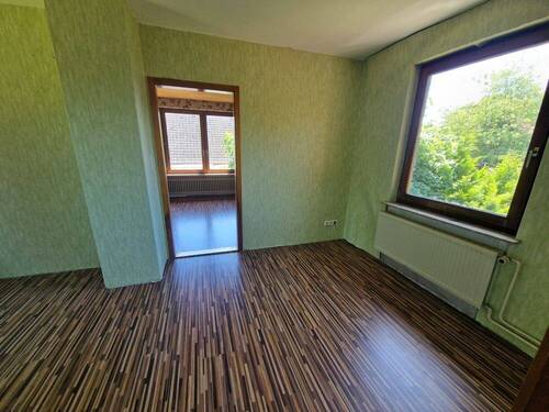 OG Esszimmer und Küche mit Zugang zum Wohnzimmer - 