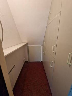 Abstellzimmer-begehbarer Kleiderschrank - 