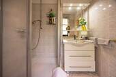 OG. Tageslichtbad 2 mit Dusche - 