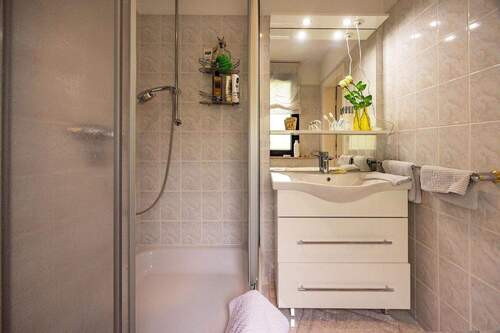 OG. Tageslichtbad 2 mit Dusche - 