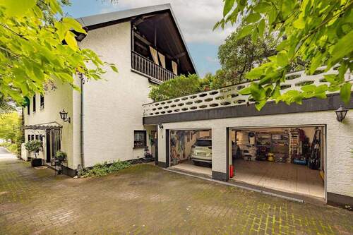 Haus, Hof, Doppelgarage - 7 Zimmer Mehrfamilienhaus, Wohnhaus in Halver