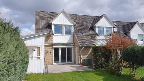 Hausansicht - Reihenendhaus mit Vollkeller und Garage in Top-Lage