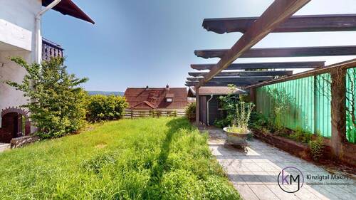mit Gartenhütte - 