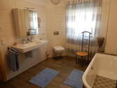 Bad mit Wanne - 